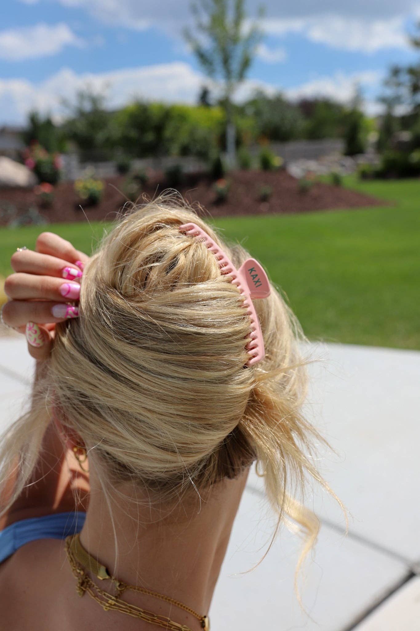 MATTE MIDI HOLD EVERYTHING CLAW ( 17 COLORS ): LIGHT PINK