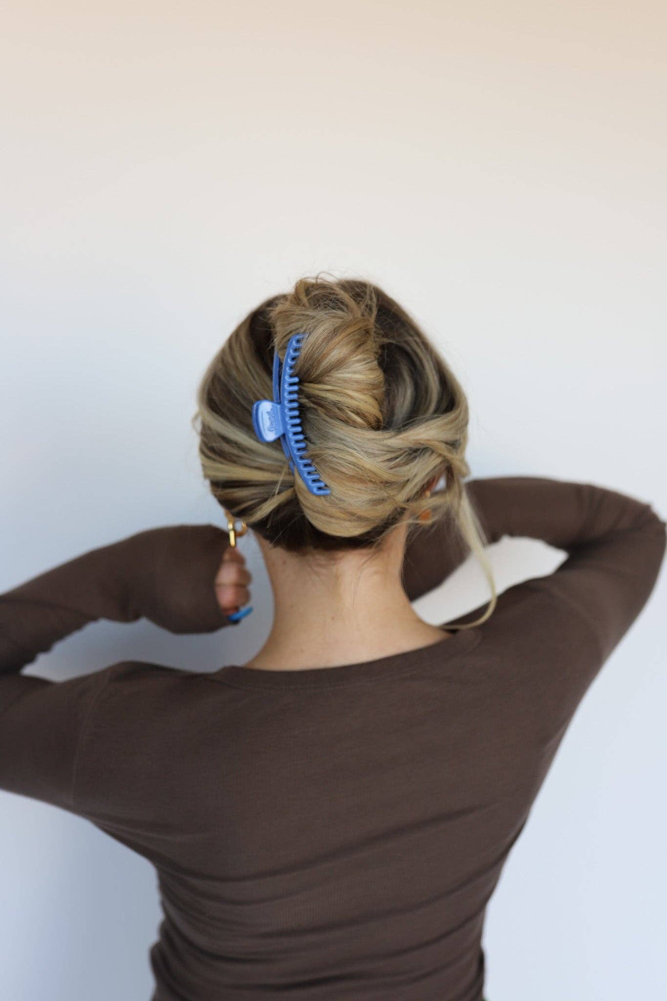SHINY MIDI HOLD EVERYTHING CLAW ( 16 COLORS ): NAVY BLUE
