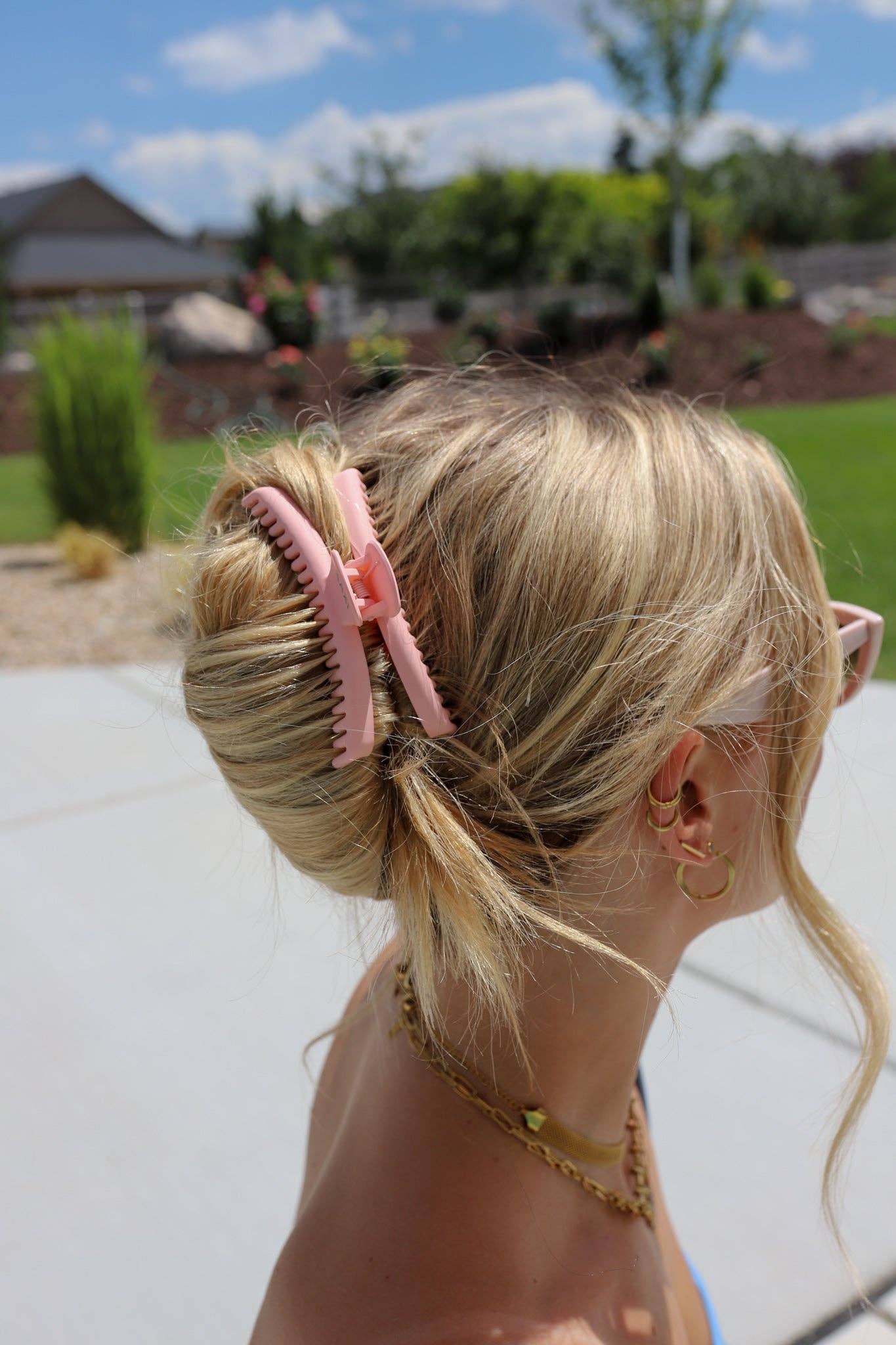 MATTE MIDI HOLD EVERYTHING CLAW ( 17 COLORS ): LIGHT BROWN