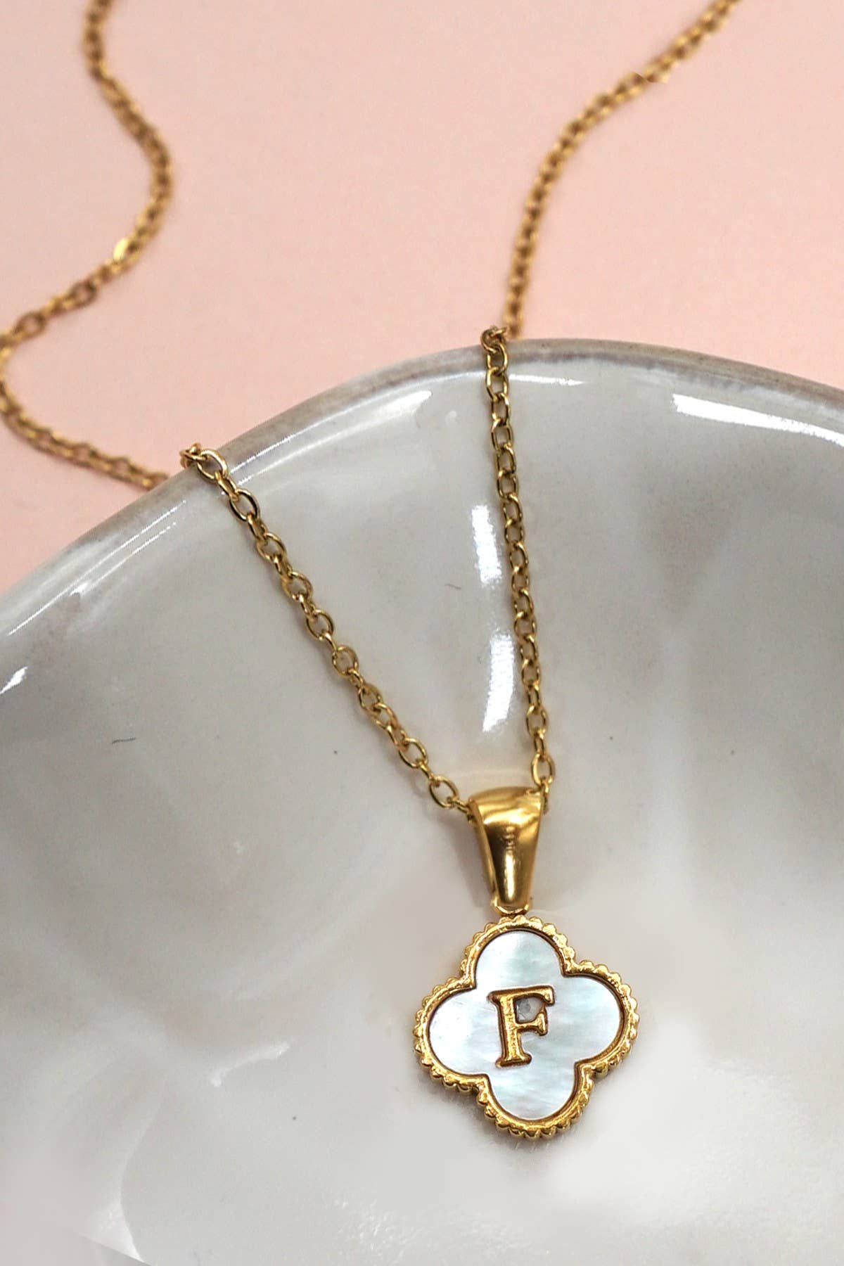 18K STAINLESS STEEL MOP CLOVER INITIAL NECKLACE | 40NK9487: K