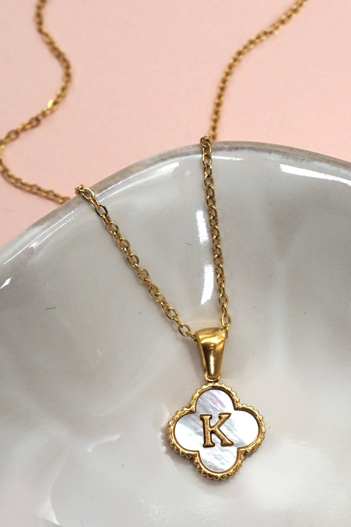 18K STAINLESS STEEL MOP CLOVER INITIAL NECKLACE | 40NK9487: R