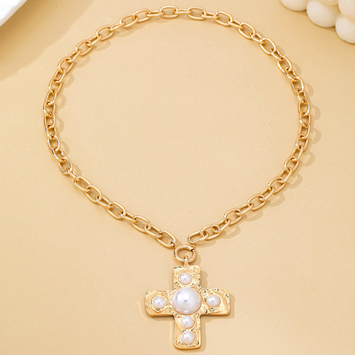 Hammered Cross Pearl Necklace | 80N93048: Gold