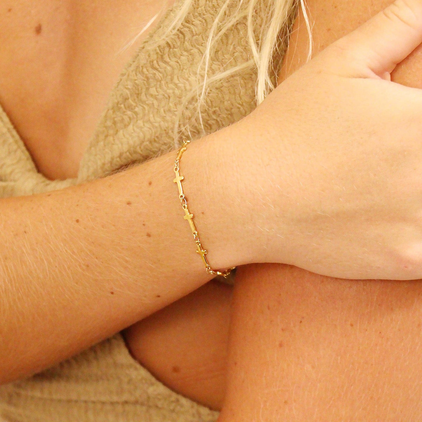 18K Gold PVD Stainless Steel Cross Chain Bracelet: Gold