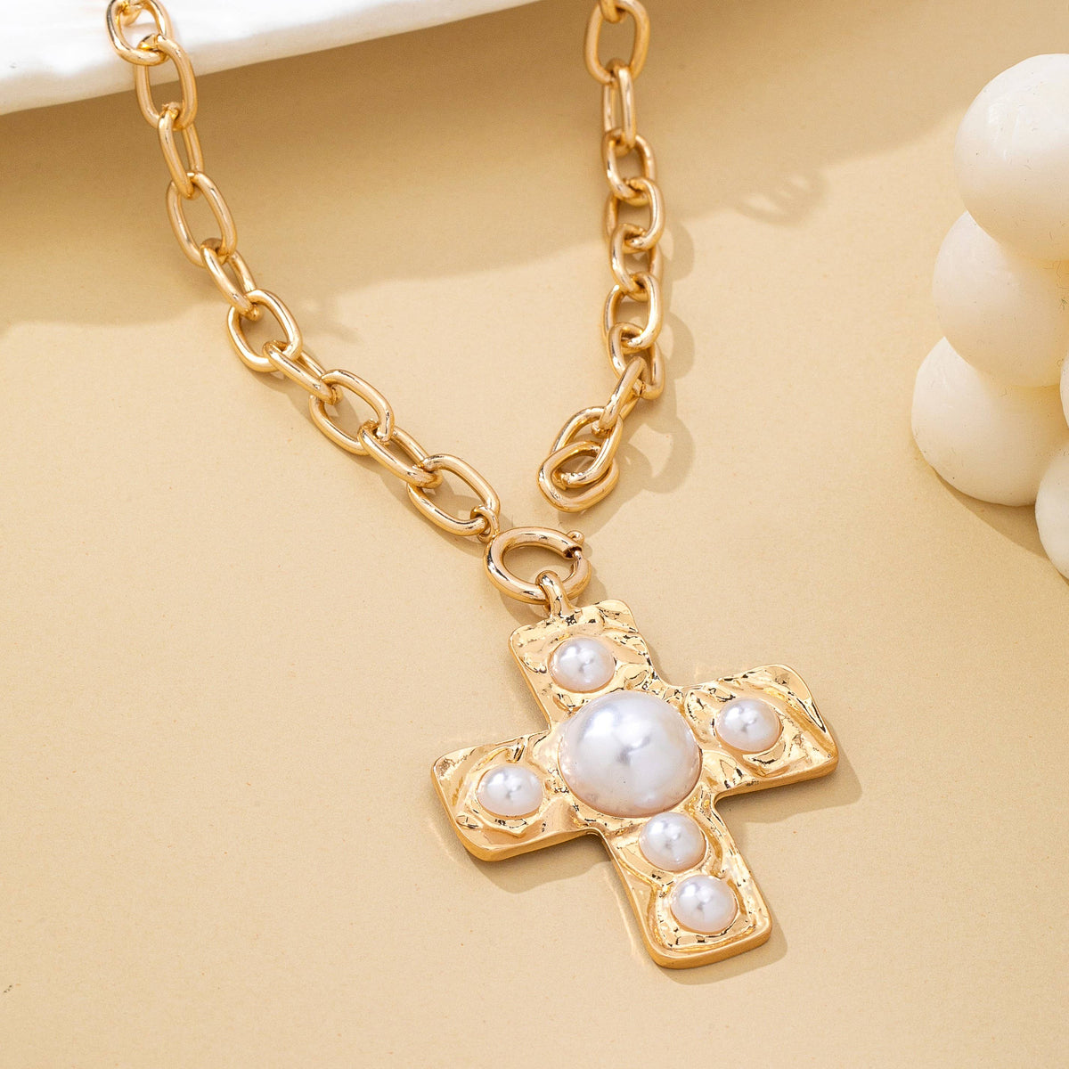 Hammered Cross Pearl Necklace | 80N93048: Gold