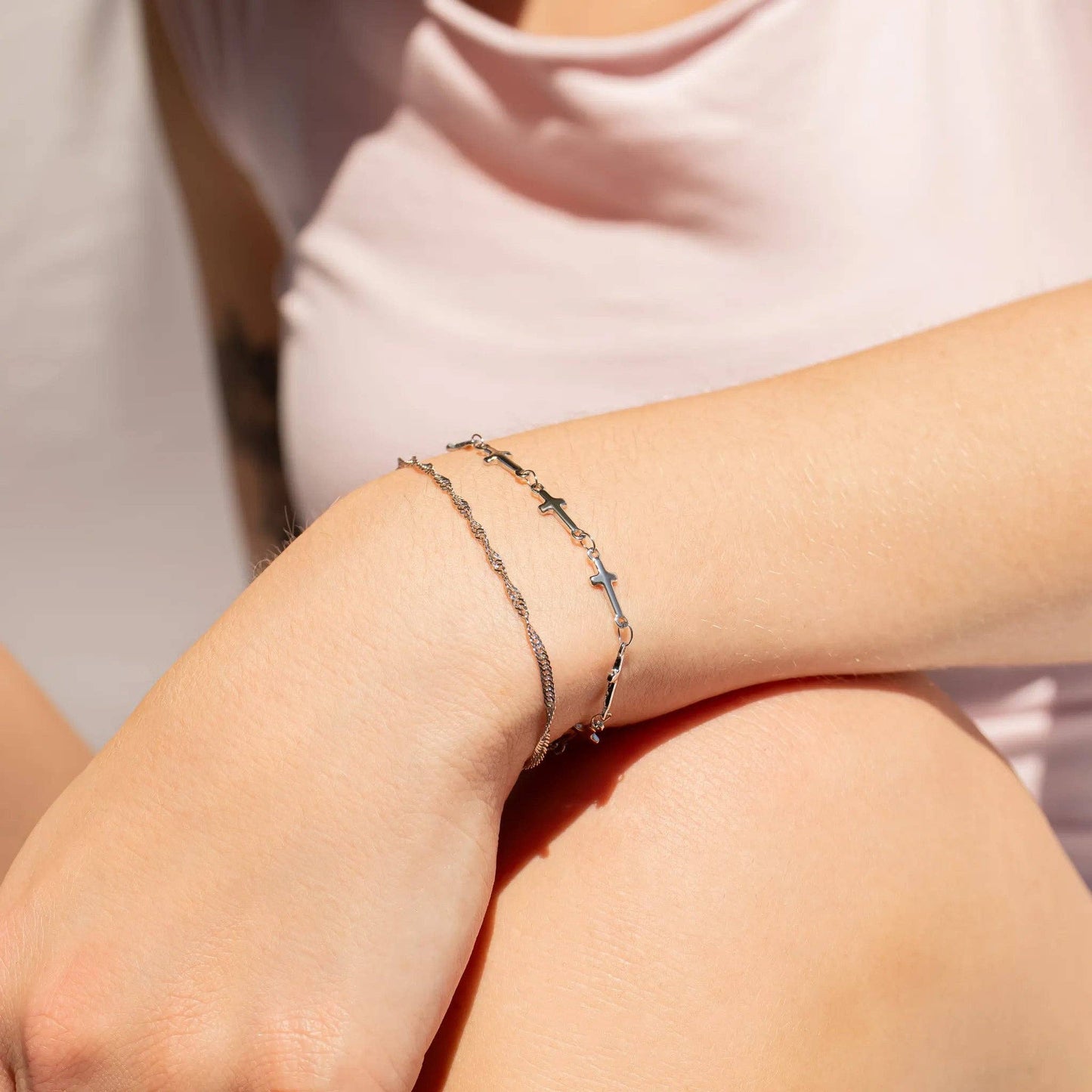 18K Gold PVD Stainless Steel Cross Chain Bracelet: Gold