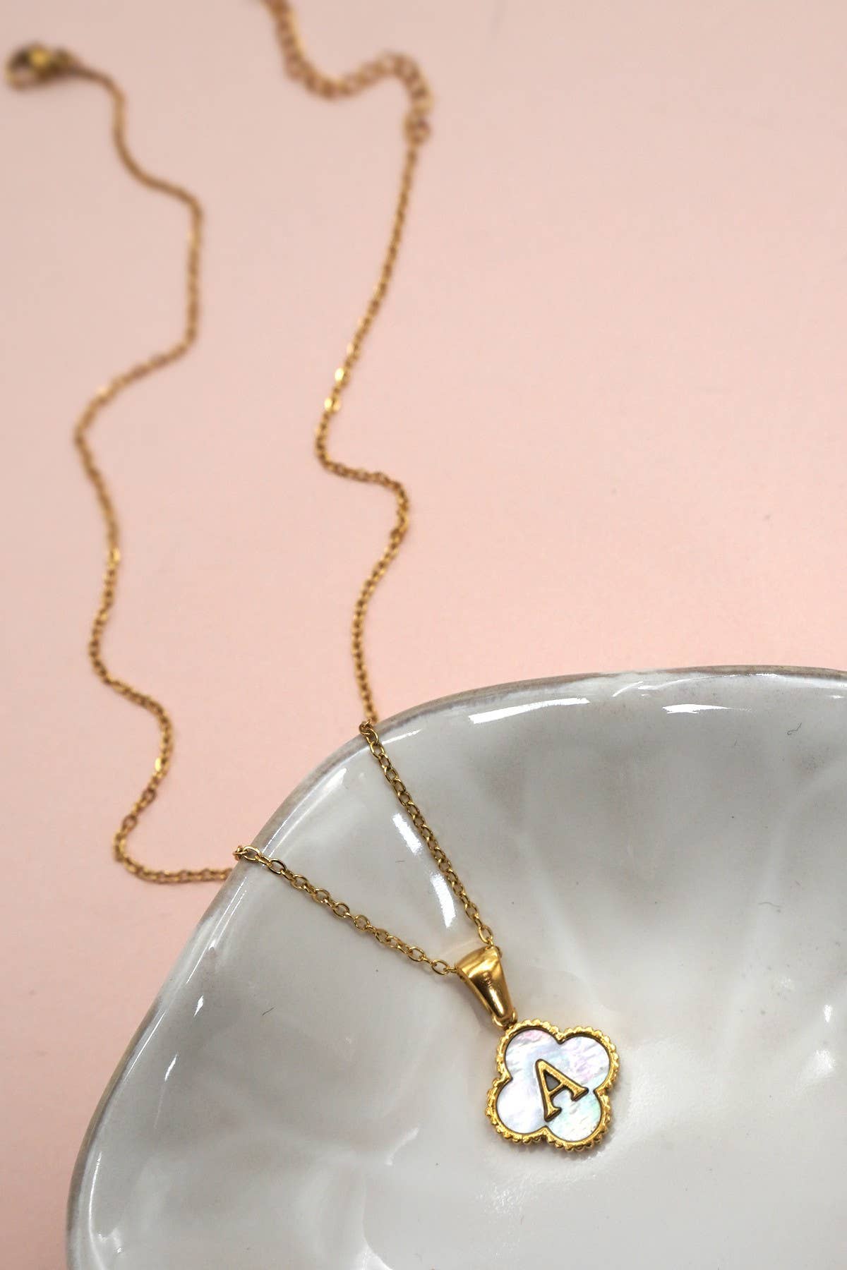 18K STAINLESS STEEL MOP CLOVER INITIAL NECKLACE | 40NK9487: J