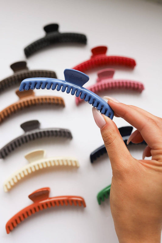 SHINY MIDI HOLD EVERYTHING CLAW ( 16 COLORS ): NAVY BLUE