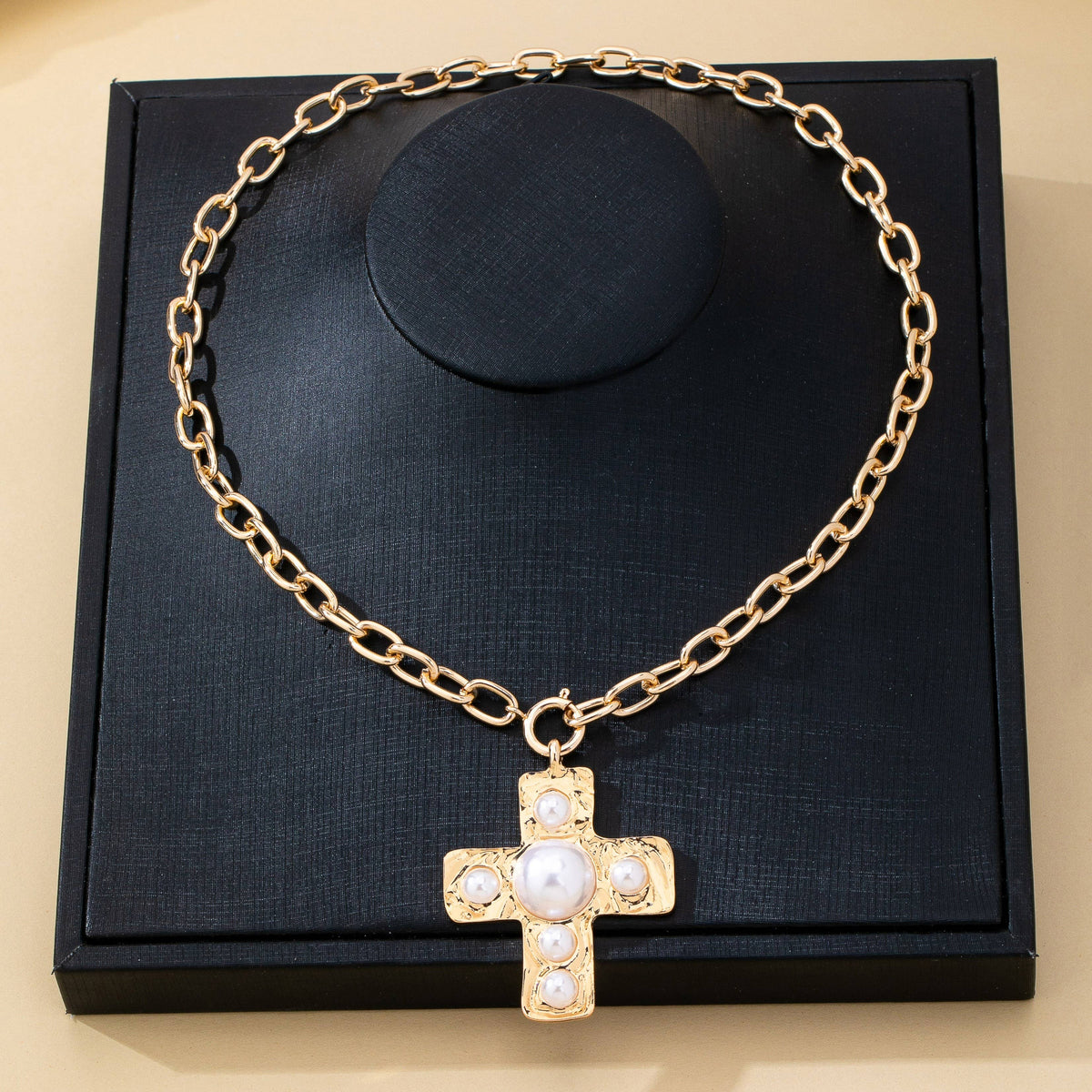Hammered Cross Pearl Necklace | 80N93048: Gold