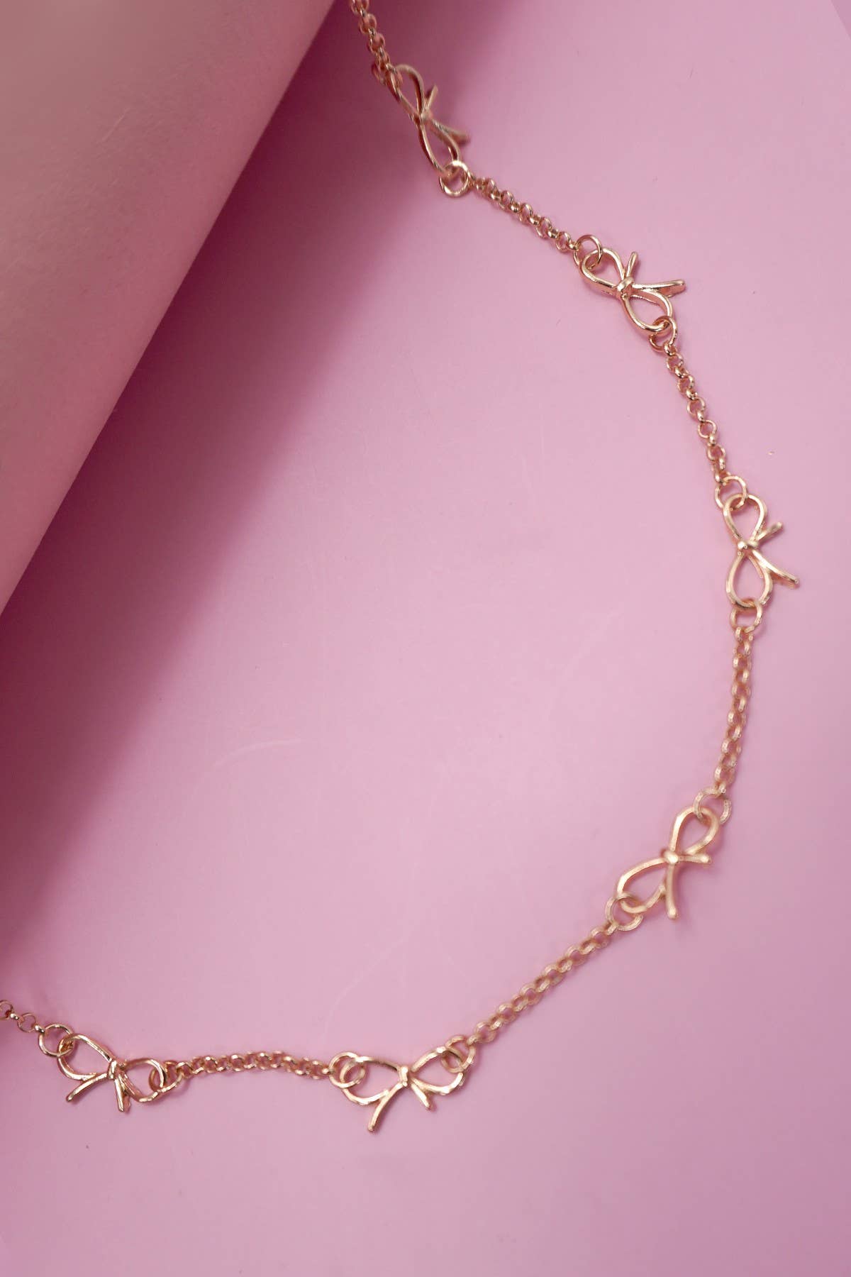 CUTOUT BOW STATION NECKLACE | 80N91531: Gold